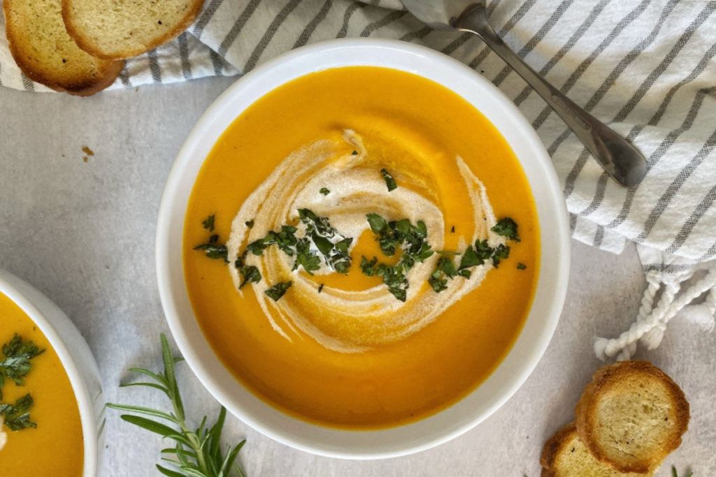 Potage à la courge, carotte & romarin Potage à la courge, carotte & romarin