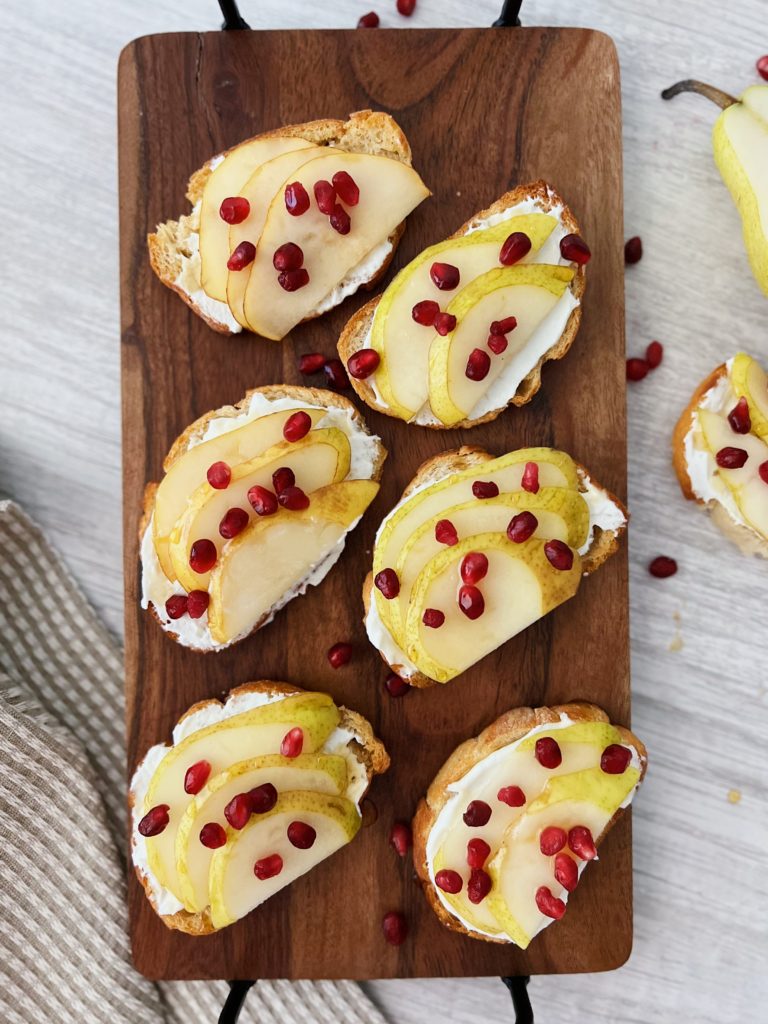 pear and goat cheese crostini